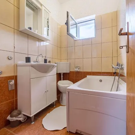 Fuer 3 Personen Ca 35 Qm In Srima, Dalmatien Norddalmatien سريما
